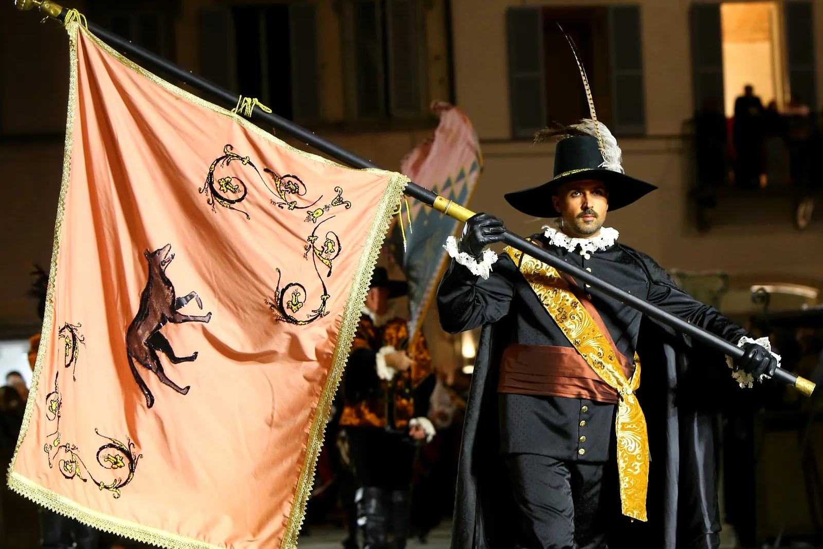 Alfiere con vessillo del lupo