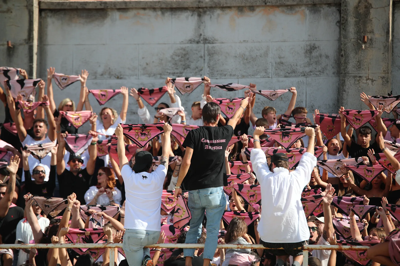 Popolani al campo